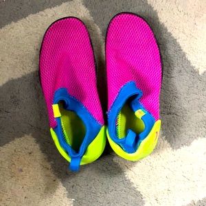 NIKE  GIRLS AQUA SOCK 360 PURPLE GREEN BLUE GS